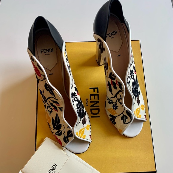 FENDI CREAM BLUE ROCOCO FLORAL HIGH HEELS SIZE 40 - Picture 2 of 9